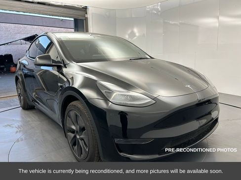 Used 2025 Tesla Model Y Long Range image 8