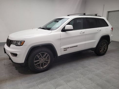 Used 2017 Jeep Grand Cherokee Laredo AWD/4WD image 2