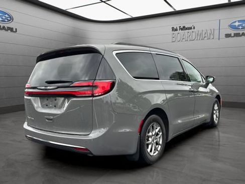 Used 2021 Chrysler Pacifica Touring w/ Cold Weather Group FWD image 5