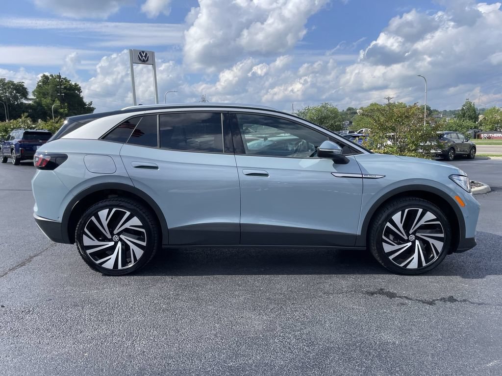 Certified 2025 Volkswagen ID.4 Pro S Plus AWD/4WD image 4