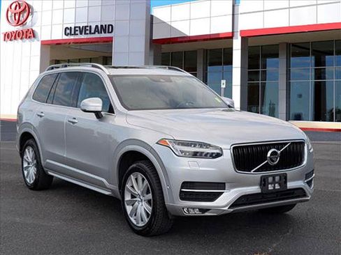 Used 2018 Volvo XC90 T6 Momentum w/ Convenience Package AWD/4WD image 2