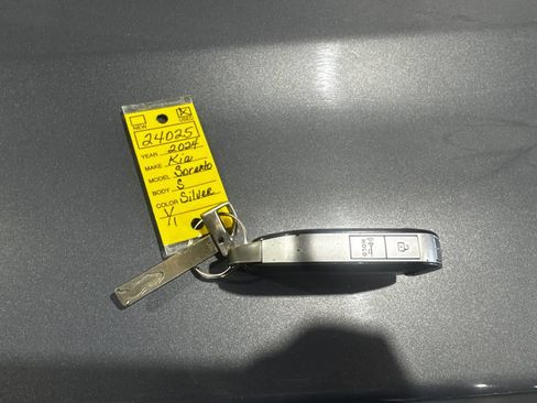 Used 2024 Kia Sorento S FWD image 46