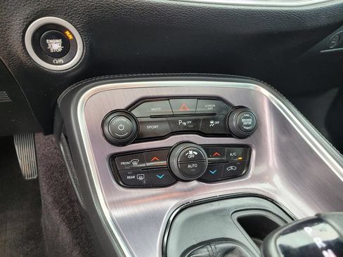 Used 2017 Dodge Challenger SXT w/ Driver Convenience Group RWD image 18