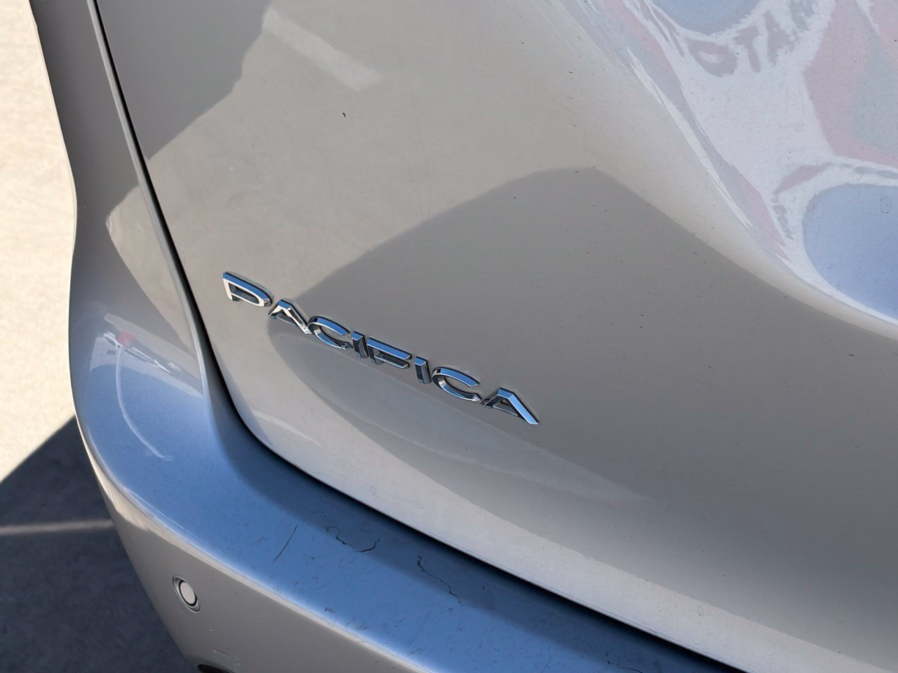 Used 2024 Chrysler Pacifica Touring-L FWD image 4