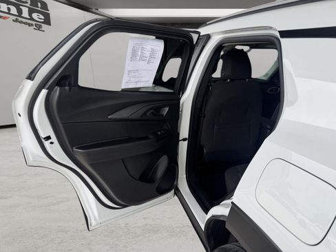 Used 2023 Chevrolet TrailBlazer LT w/ Convenience Package AWD/4WD image 8