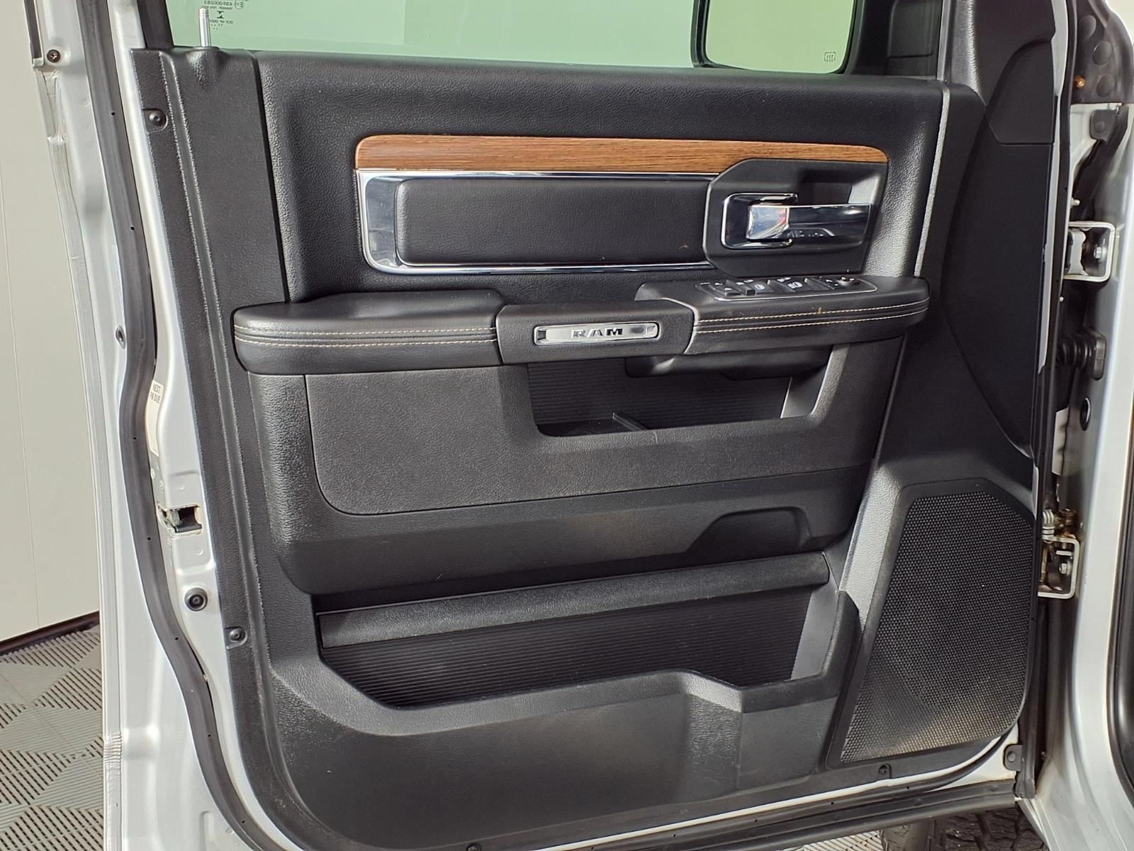 Used 2018 RAM 1500 Laramie RWD image 22