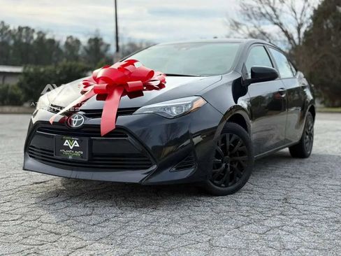 Used 2019 Toyota Corolla LE image 2