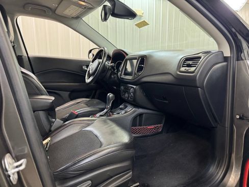 Used 2018 Jeep Compass Trailhawk w/ Cold Weather Group AWD/4WD image 30