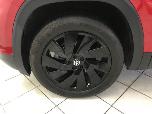 Used 2025 Volkswagen Atlas Cross Sport SE w/ Panoramic Sunroof Package AWD/4WD image 7