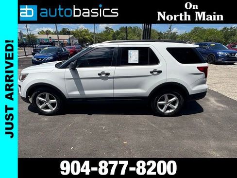 Used 2018 Ford Explorer FWD image 2
