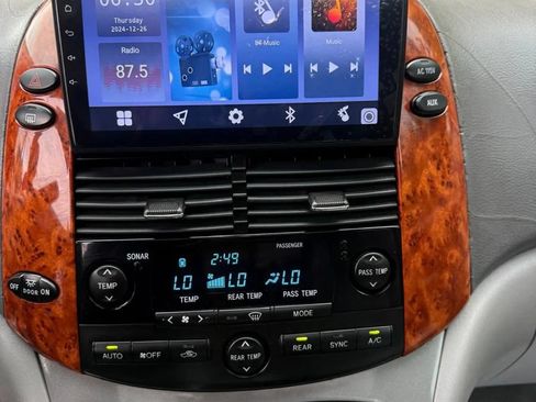 Used 2009 Toyota Sienna XLE FWD image 14