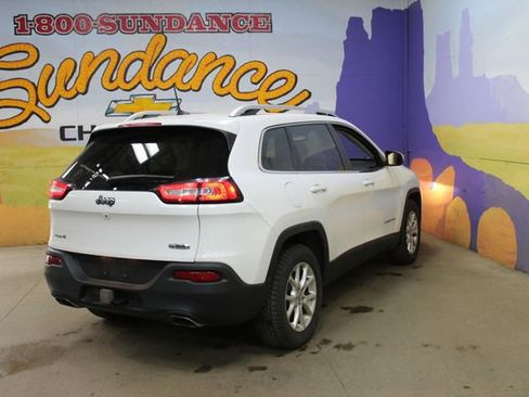 Used 2018 Jeep Cherokee Latitude w/ Cold Weather Group AWD/4WD image 8