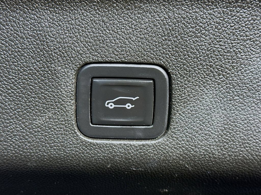 Used 2021 GMC Yukon SLT AWD/4WD image 30