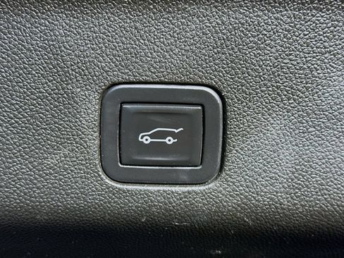 Used 2021 GMC Yukon SLT AWD/4WD image 30