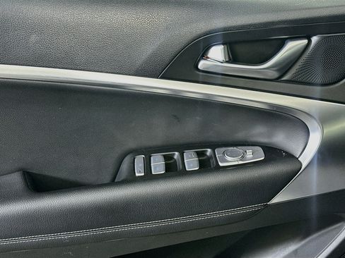 Used 2025 Genesis G70 2.5T AWD/4WD image 15