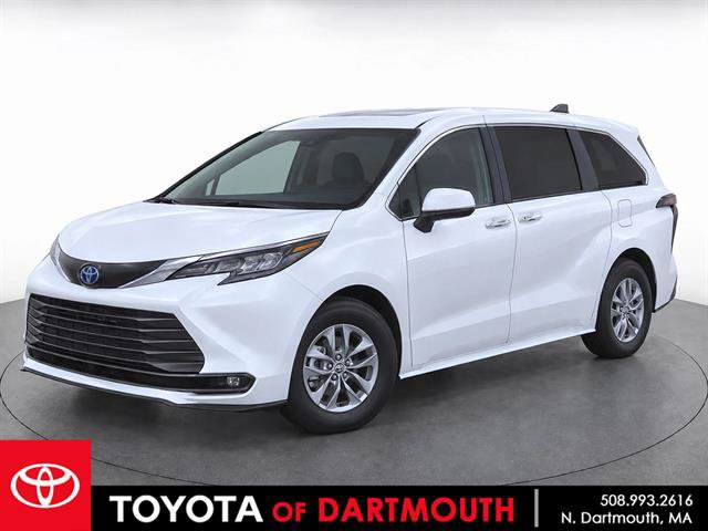 Used 2025 Toyota Sienna XLE FWD image 1