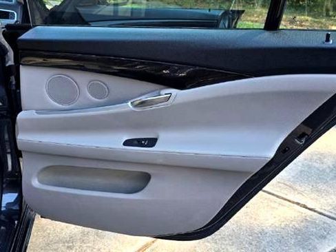 Used 2012 BMW 550i Gran Turismo w/ Driver Assistance Pkg image 38