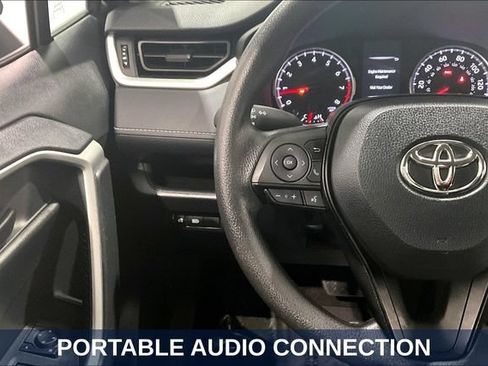 Used 2019 Toyota RAV4 LE AWD/4WD image 14