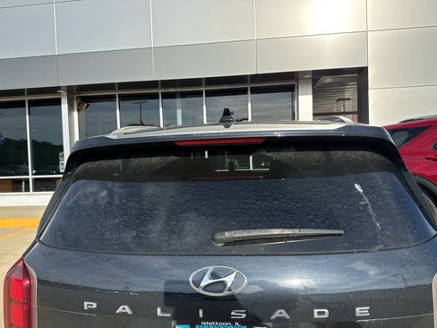 Used 2021 Hyundai Palisade Limited FWD image 2