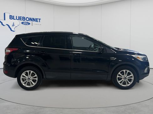 Used 2017 Ford Escape SE FWD image 4
