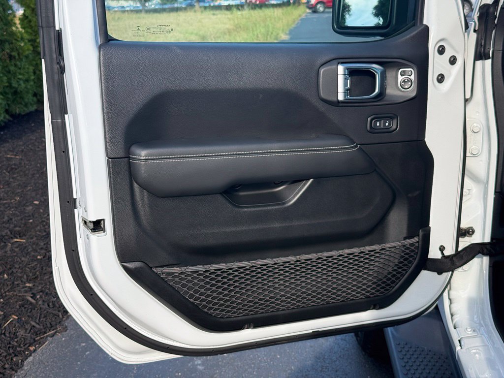 Used 2020 Jeep Wrangler Unlimited Sahara AWD/4WD image 11