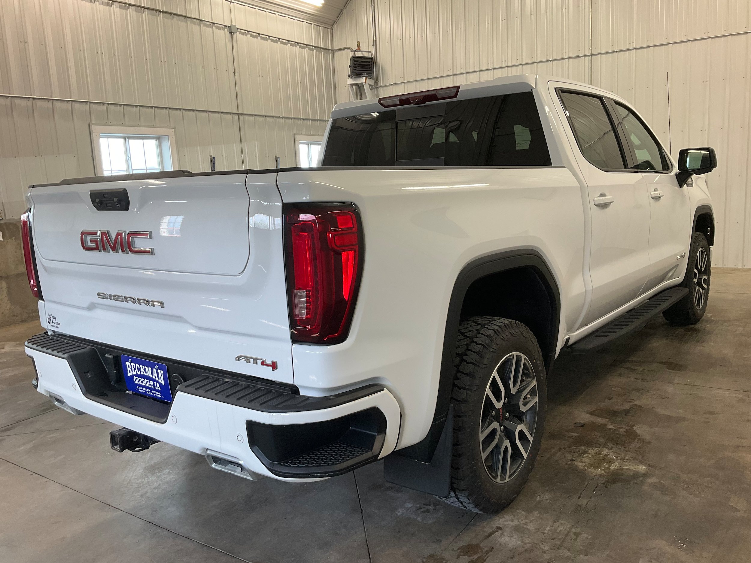 Used 2024 GMC Sierra 1500 AT4 w/ Technology Package AWD/4WD image 5