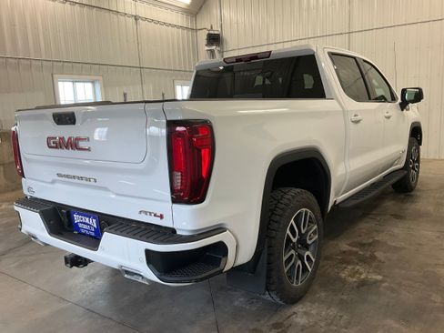 Used 2024 GMC Sierra 1500 AT4 w/ Technology Package AWD/4WD image 5