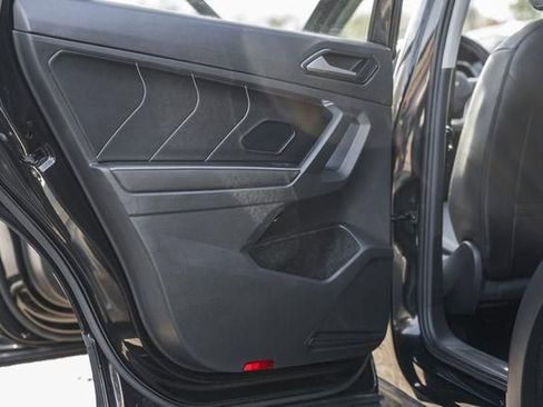 Used 2022 Volkswagen Tiguan SE w/ Panoramic Sunroof Package image 34