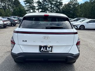 New 2026 Hyundai Kona SE video 4