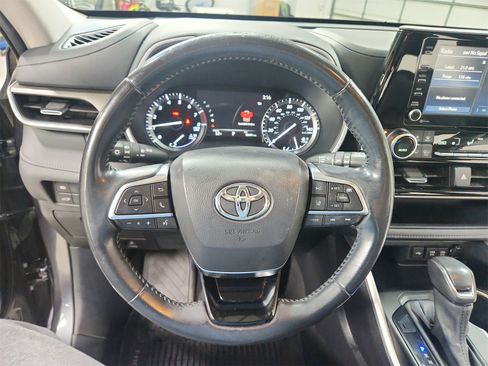 Used 2020 Toyota Highlander XLE image 23