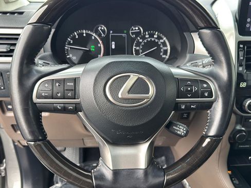 Used 2022 Lexus GX 460 Luxury w/ Sport Design Package image 18