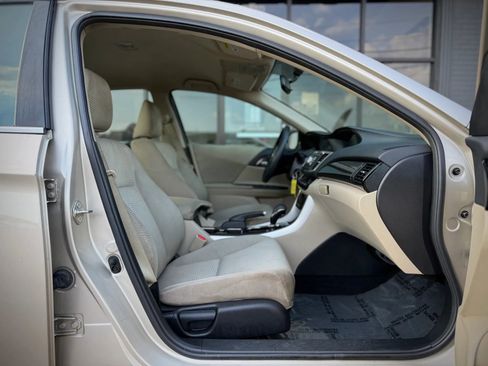 Used 2017 Honda Accord LX image 15