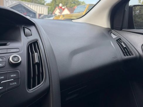 Used 2015 Ford Focus SE w/ SE Sport Package FWD image 33