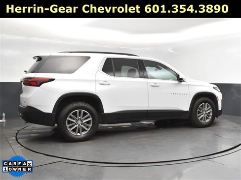 Used 2023 Chevrolet Traverse LT image 8