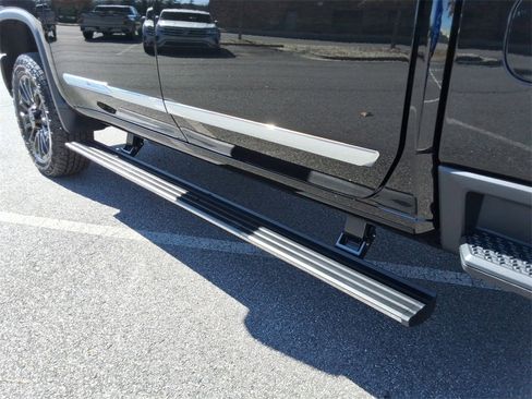 Used 2025 Chevrolet Silverado 2500 High Country w/ Technology Package image 12