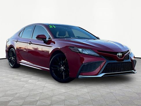 Used 2021 Toyota Camry XSE FWD image 3