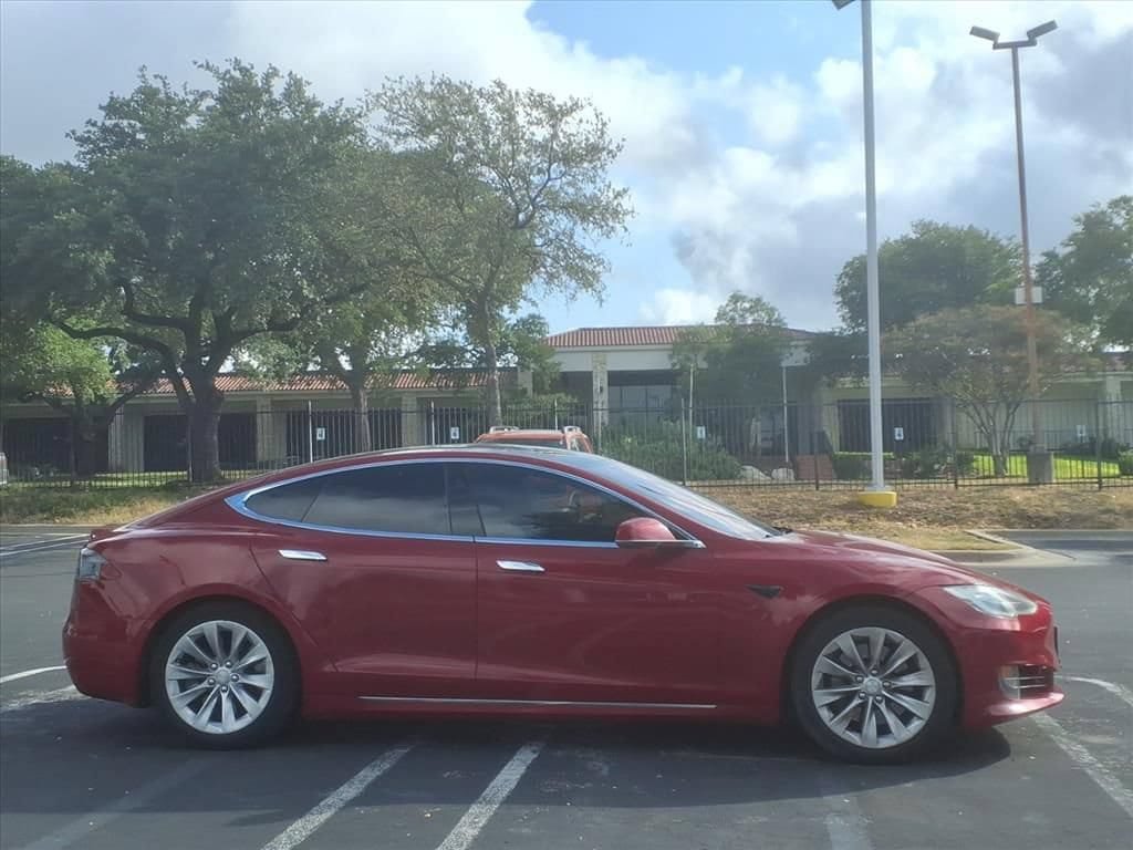 Used 2018 Tesla Model S 75D AWD/4WD image 2