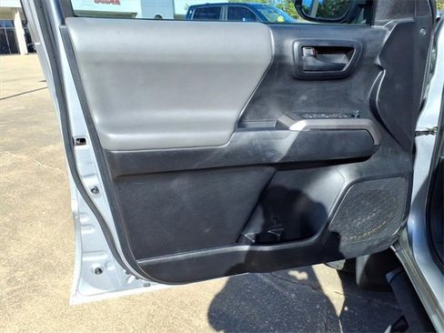 Used 2022 Toyota Tacoma TRD Sport image 21