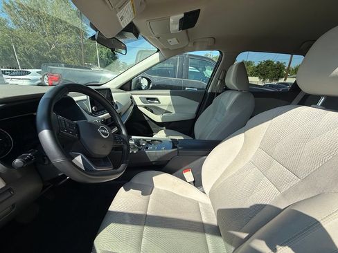 Used 2025 Nissan Rogue SV FWD image 2