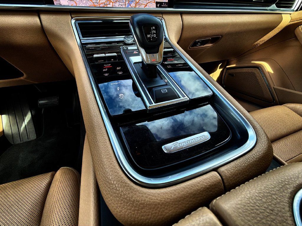 Used 2021 Porsche Panamera RWD image 25