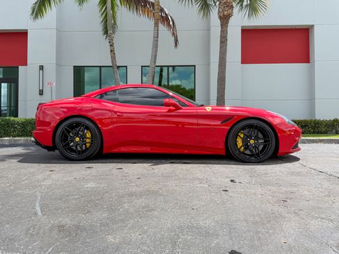 Used 2017 Ferrari California T RWD image 23