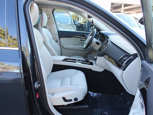 Used 2017 Volvo XC90 T6 Momentum w/ Vision Package image 25