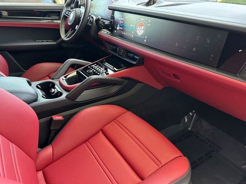 Certified 2025 Porsche Cayenne Turbo GT AWD/4WD image 16