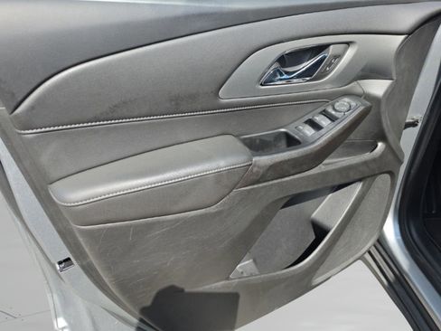 Used 2023 Chevrolet Traverse LT FWD image 12