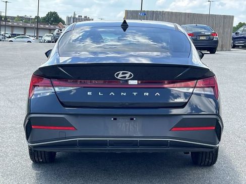 Certified 2025 Hyundai Elantra SEL FWD image 12