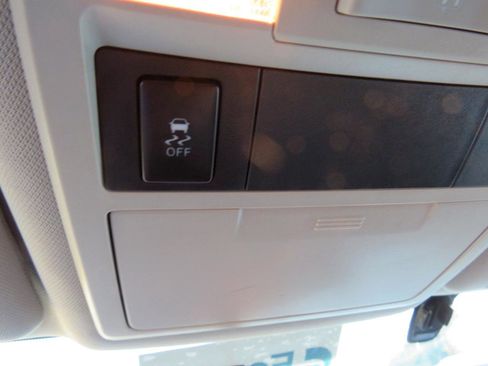 Used 2016 Toyota Tacoma SR5 w/ Towing Package image 18