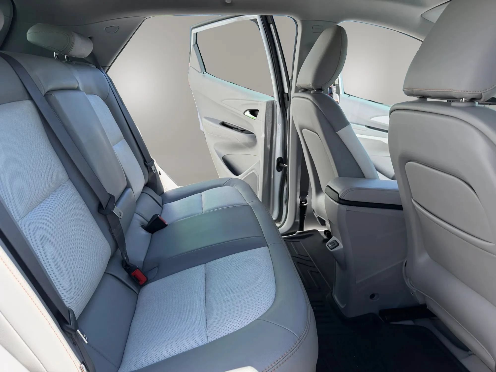 Used 2019 Chevrolet Bolt Premier w/ Infotainment Package FWD image 15