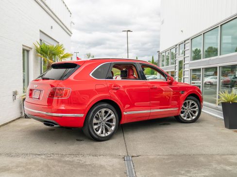 Used 2017 Bentley Bentayga image 26