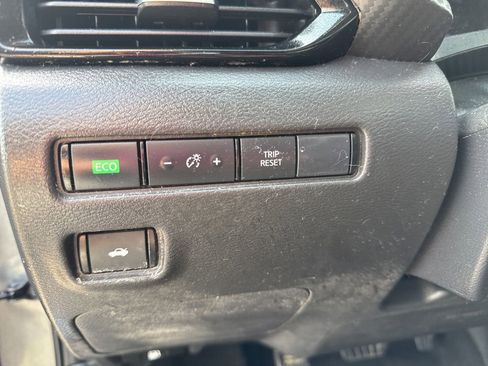 Used 2022 Nissan Sentra SV FWD image 12