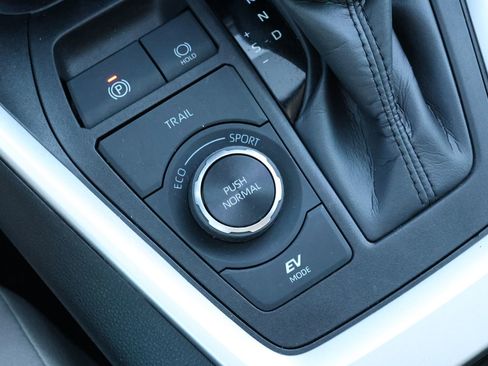 Used 2024 Toyota RAV4 XLE w/ Convenience Package image 24